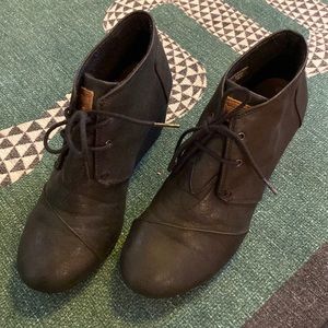TOMS Black shimmer Wedge Booties Women’s size 9.5